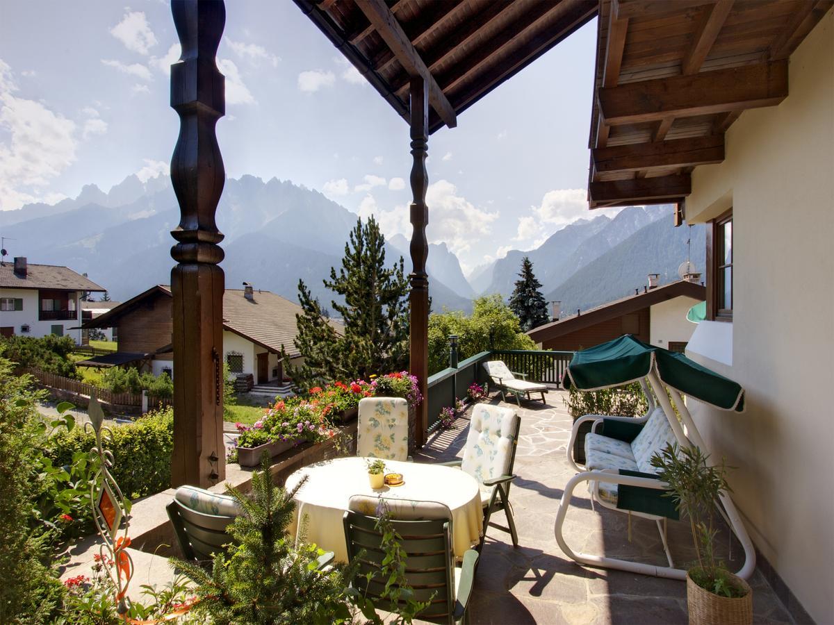 Garni Ingrid Bed & Breakfast Dobbiaco Exterior photo